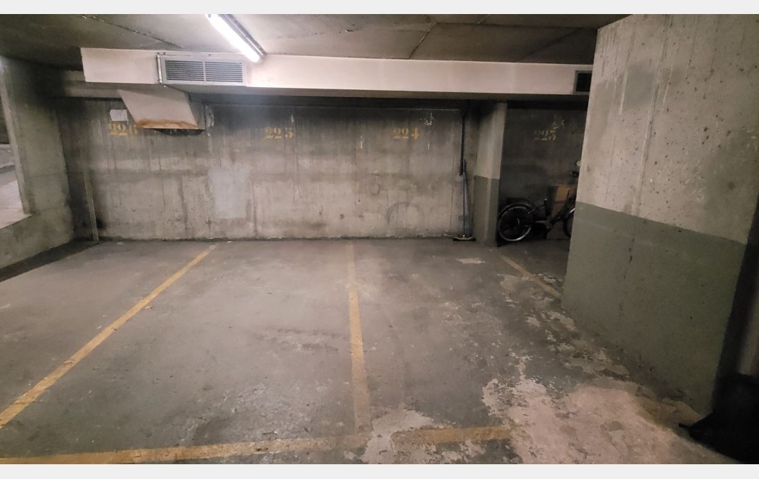 Annonces VILLEJUIF : Parking | PARIS (75016) | 17 m2 | 60 000 € 