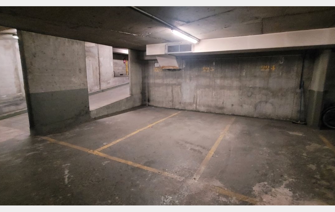 Annonces VILLEJUIF : Parking | PARIS (75016) | 17 m2 | 60 000 € 