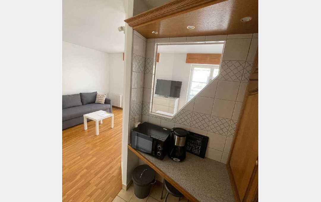 Annonces VILLEJUIF : Apartment | CHARENTON-LE-PONT (94220) | 27 m2 | 1 050 € 